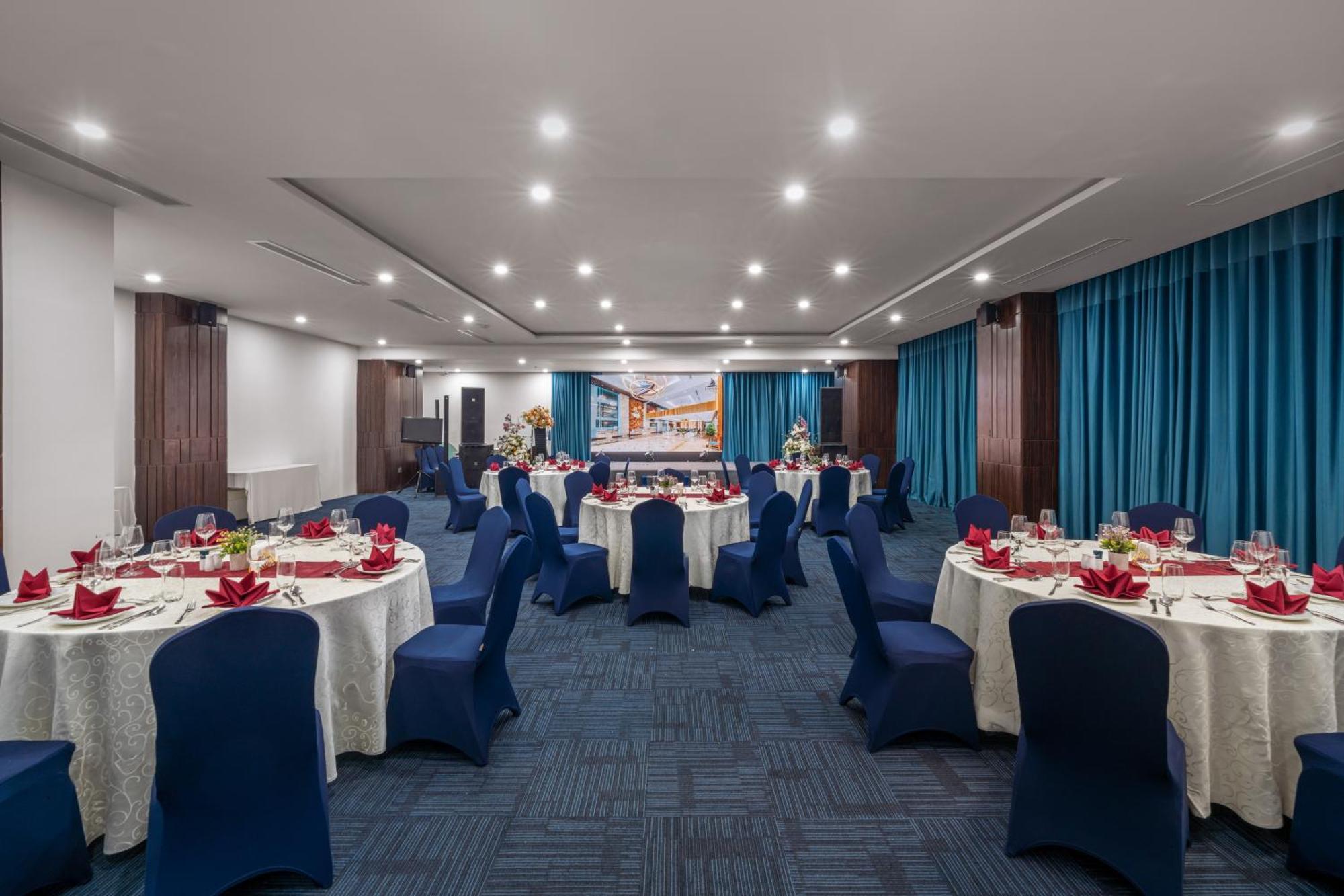 Khách sạn Canvas 4*